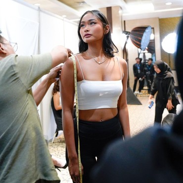 Sosok Sarah Tumiwa, Model yang Cepuin Foto Mesra Fuji dan Rakin Khan