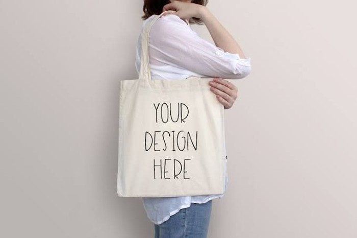 Stop plastik sekali pakai! Bawa tas kain dan botol minum sendiri untuk bantu kurangi sampah plastik dan lindungi lingkungan.