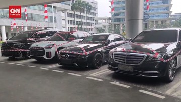 VIDEO: Deretan Mobil Mewah Diduga Milik Riza Chalid Disita Kejagung