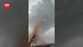 VIDEO: Detik-detik Kemunculan Tornado Muncul di Geopark China
