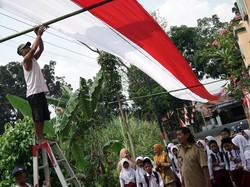 Bendera Merah Putih 500 Meter Payungi Jalanan Pekalongan, Ada Maknanya