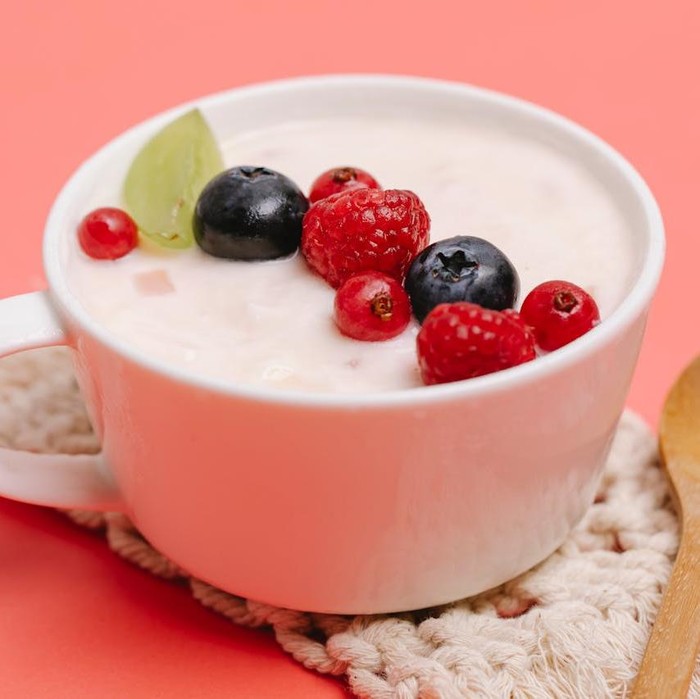 Menyimpan yogurt di dalam freezer bisa merusak bakteri baik di dalamnya. Selain itu, bisa mengubah rasa dan tekstur yogurt./Foto: Pexels.com/ Any Lane