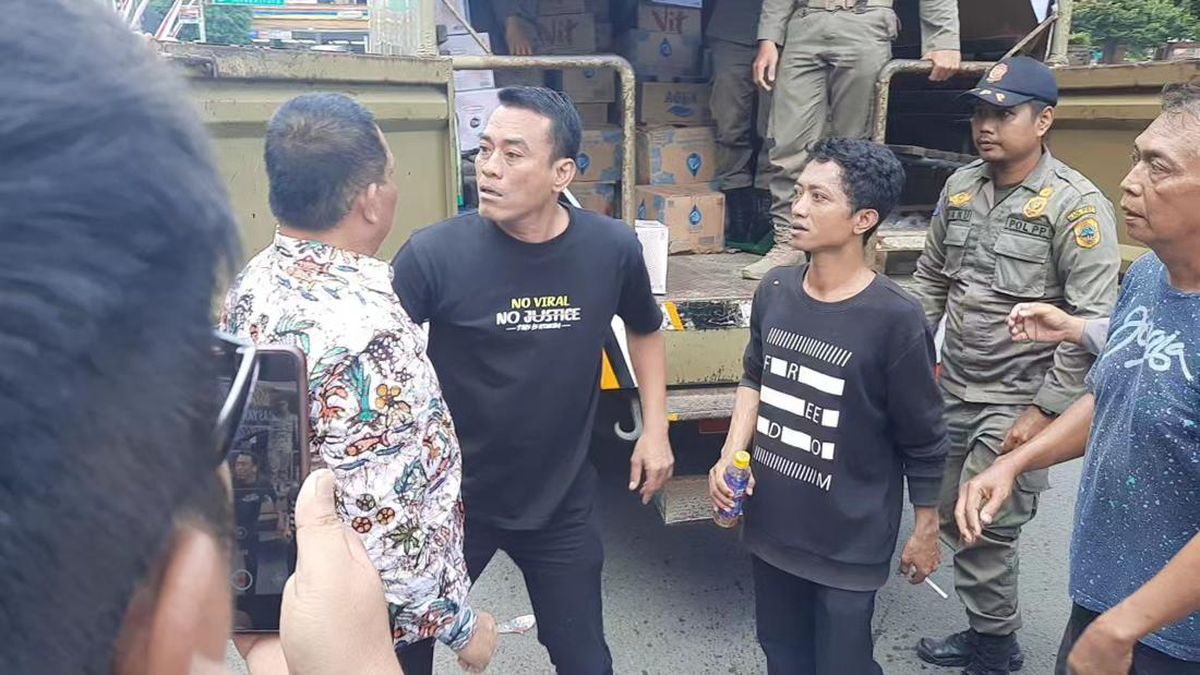 Warga Pati Demo Protes Bupati Naikkan PBB 250 Persen