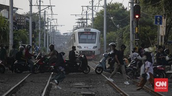 FOTO: Angka Kecelakaan Kereta Api Meningkat di Jakarta