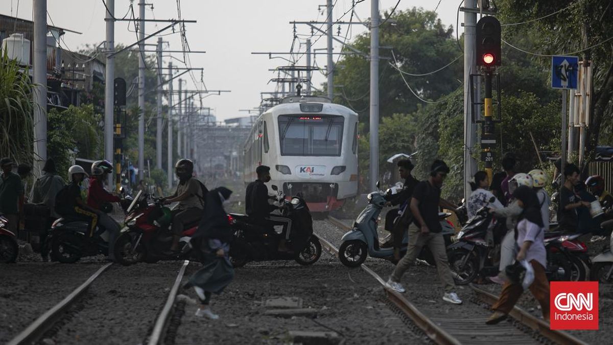 Kereta Api Harina Tabrak Truk di Perlintasan Kaligawe Semarang