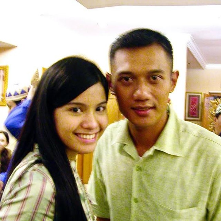 <p>Belum lama ini, Annisa sukses bikin netizen nostalgia lewat unggahan foto lawas masa PDKT dengan AHY. "Ini foto dari 20 May 2004, ini ada acara pengajian dalam rangka Pepo Memo berangkat Umroh, daaaan ini pertama kali aku dikenalin ke Pepo Memo," tulis Annisa, Minggu (03/08/2025). (Foto: Instagram @annisayudhoyono)</p>