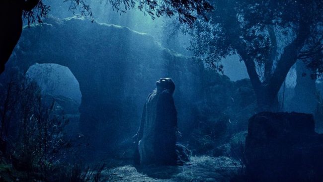Pemeran Yesus dan Maria Magdalena dalam Passion of the Christ diganti saat film itu lanjut sekuel, The Resurrection of the Christ.