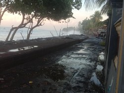 Gelombang Tinggi Terjang Pesisir Jembrana, 17 Perahu Nelayan Rusak dan Hilang