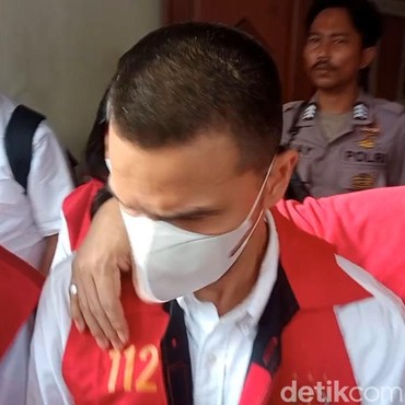 Kembali Jalani Sidang Kasus Obat Keras Vape, Jonathan Frizzy Hanya Bungkam