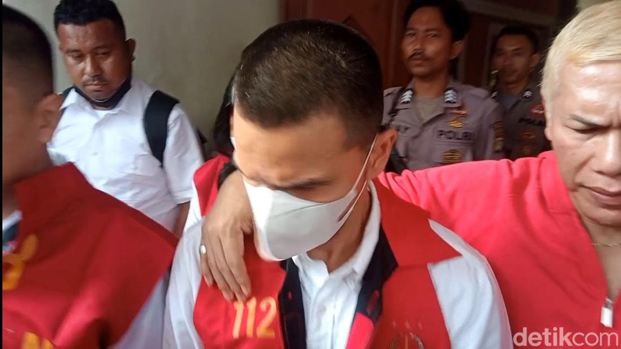 Jonathan Frizzy jalani sidang perdana kasus obat keras di Pengadilan Negeri Tangerang, Rabu (6/8/2025).