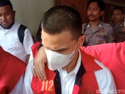 Kembali Jalani Sidang Kasus Obat Keras Vape, Jonathan Frizzy Hanya Bungkam