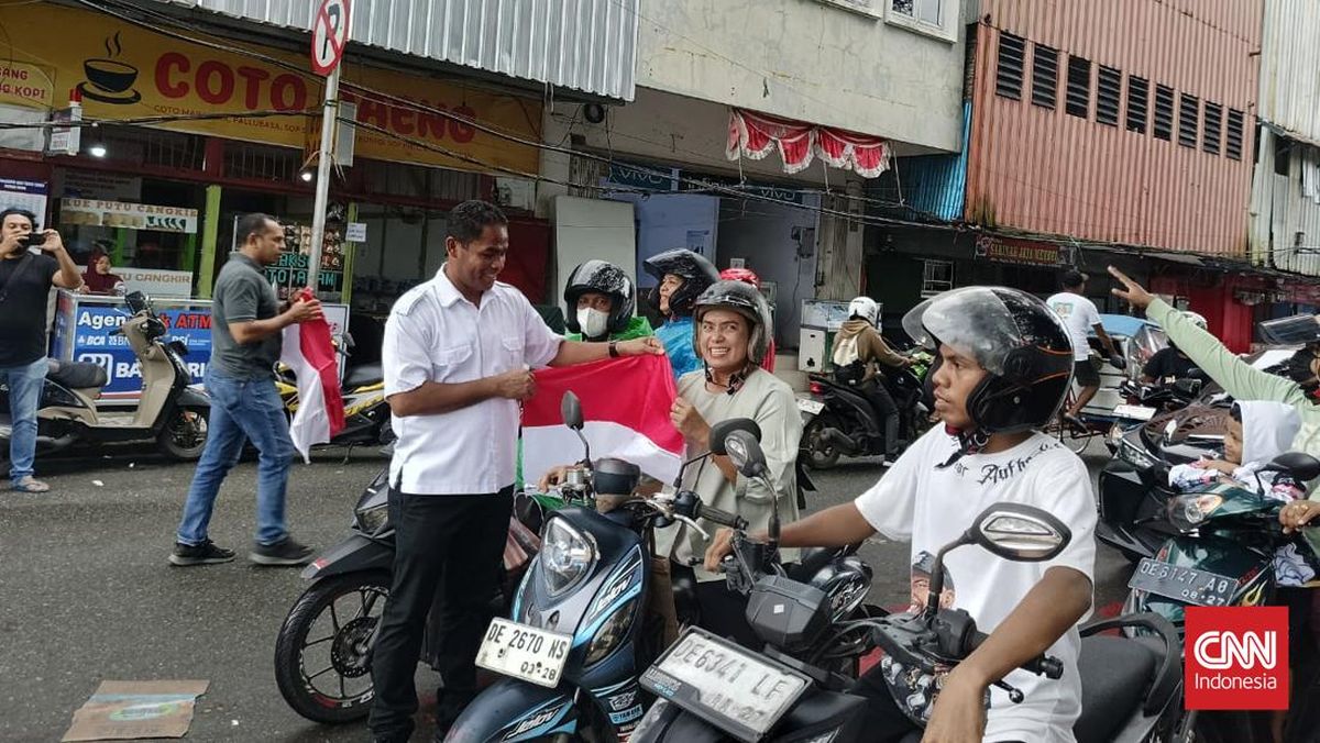 Polantas Bagikan 214 Ribu Bendera Merah Putih ke Pengguna Jalan