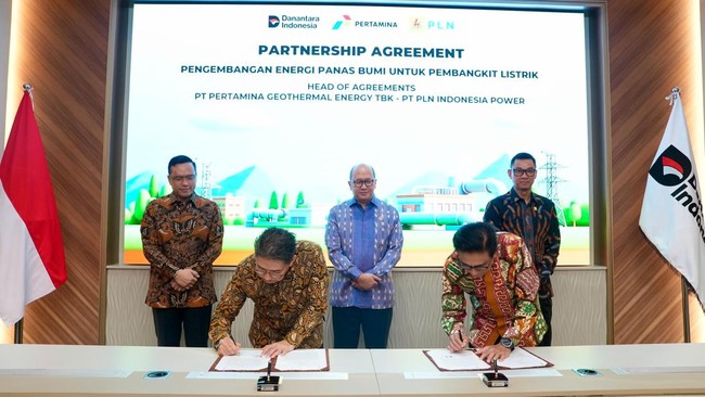 Pertamina dan PLN tandatangani MoU untuk pengembangan energi panas bumi, dukung transisi energi bersih dan target net zero emission 2060.
