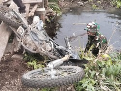 Perjuangan Prajurit TNI Padamkan Karhutla di Rohil, Dikepung Api-Terperosok