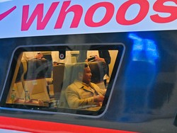 Kunker ke Bandung, Prabowo Naik Whoosh Bersama Masyarakat