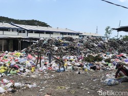 Sampah di Pasar Gunungsari Menggunung, DLH Salahkan Warga Luar Lobar