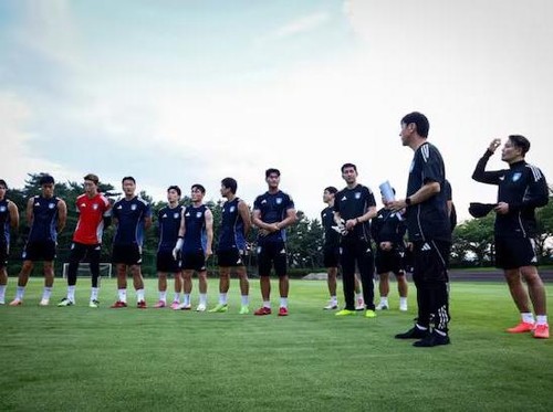 Suasana Ceria Iringi Debut Shin Tae Yong Latih Ulsan HD