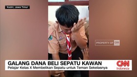 VIDEO: Pelajar Galang Dana Belikan Sepatu untuk Teman Sekelasnya
