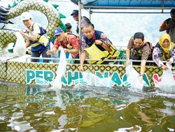 30 Ribu Benih Ikan Ditebar di Telaga Ngebel Ponorogo