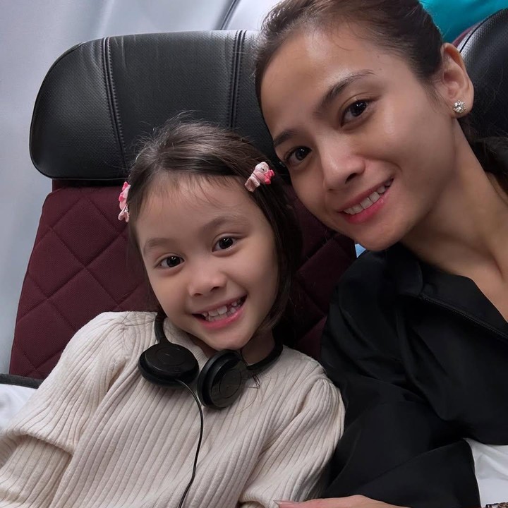 <p>Di tengah kabar perceraian yang baru terungkap ke publik, Acha nampak menghabiskan waktu bersama sang putri. Ia nampak sangat menikmati momen bersama Brie. (Foto: Instagram @septriasaacha)</p>