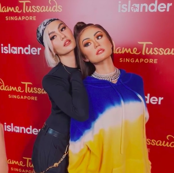 <p>Tentu saja <em>postingan</em> ini langsung diramaikan komentar netizen Indonesia yang turut mengungkap perasaan bangganya terhadap sang penyanyi. &ldquo;Bangga banget sama kamu kak <em>@agnezmo</em> Bangga banget bisa liat langsung waktu perilisan nih kembarannya <em>miss the moment,</em>&rdquo; tulis akun <em>@itsme.r****.</em> &ldquo;SANGAT BANGGA,&rdquo; tulis akun <em>@harinison****.</em> (Foto: Instagram@agnezmo)</p>