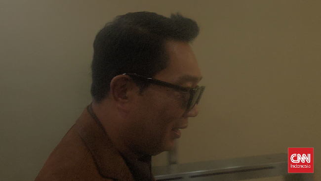 Eks Gubernur Jabar Ridwan Kamil menjelaskan proses hukum tes DNA bersama selebgram Lisa Mariana di Bareskrim Polri.
