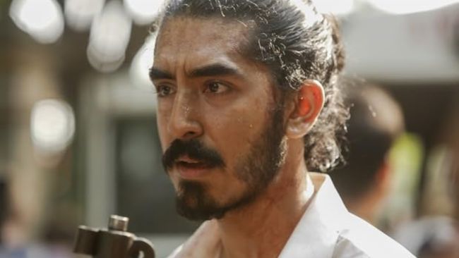 Jadwal Bioskop Trans TV hari ini (7 Agustus) Hotel Mumbai. Berikut sinopsis Hotel Mumbai dibintangi Dev Patel hingga Anupam Kher.