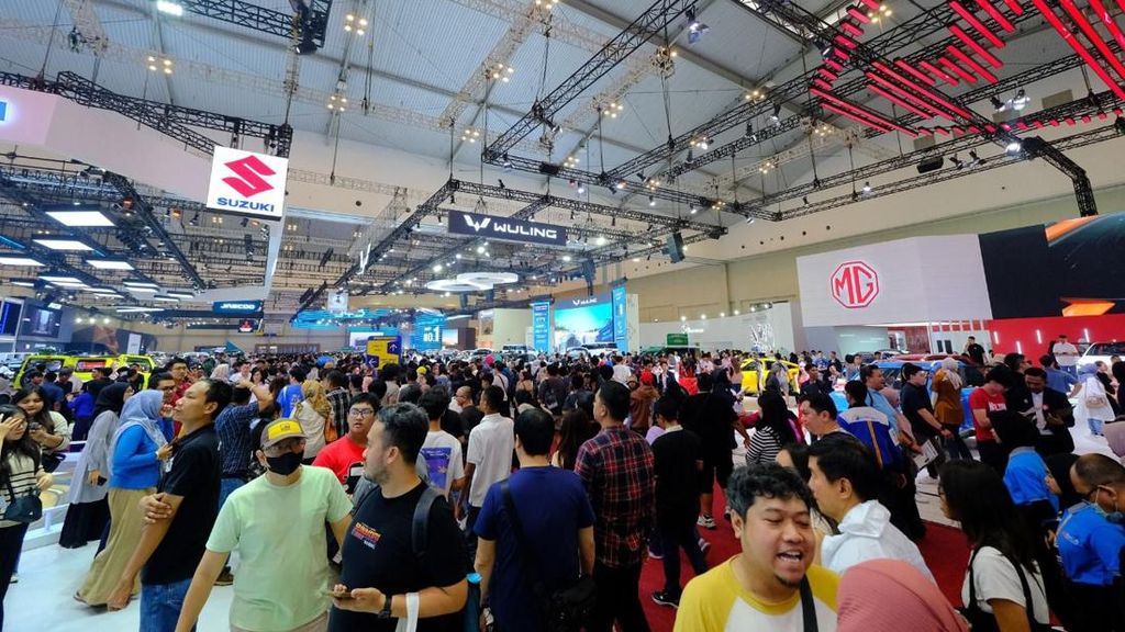 Rapor Penjualan Mobil Listrik dan Hybrid di Tengah Isu Harga BBM Naik