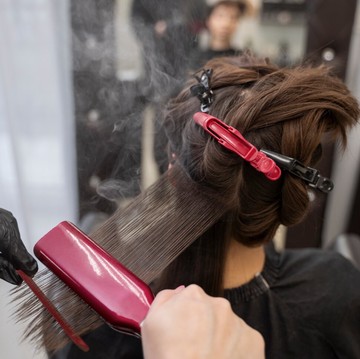 img-title Gemar Mencatok Rambut? Ini 7 Tips Penting yang Harus Dilakukan Biar Nggak Gampang Rusak