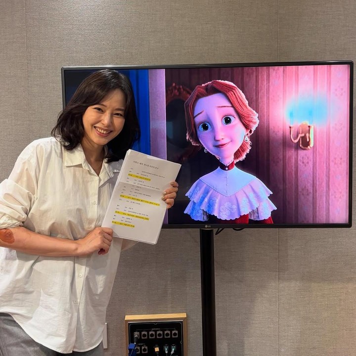 <p>Meski tengah hamil anak kedua, Lee Hanee tetap aktif menjalani aktivitasnya di dunia akting. Baru-baru ini, Lee Hanee terlibat dalam proyek film animasi berjudul <em>Kings of Kings</em>. Perempuan 42 tahun ini dipercaya untuk mengisi suara salah satu karakter utama di film tersebut, Bunda. (Foto: Instagram @honey_lee32)</p>