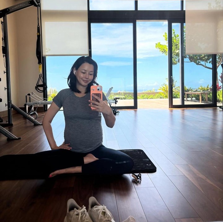 <p>Lee Hanee menikah dengan seorang pria Korea-Amerika yang bukan dari kalangan artis, pada 21 Desember 2021. Dari pernikahan ini, keduanya telah dikaruniai seorang putri yang lahir pada Juni 2022. (Foto: Instagram @honey_lee32)</p>