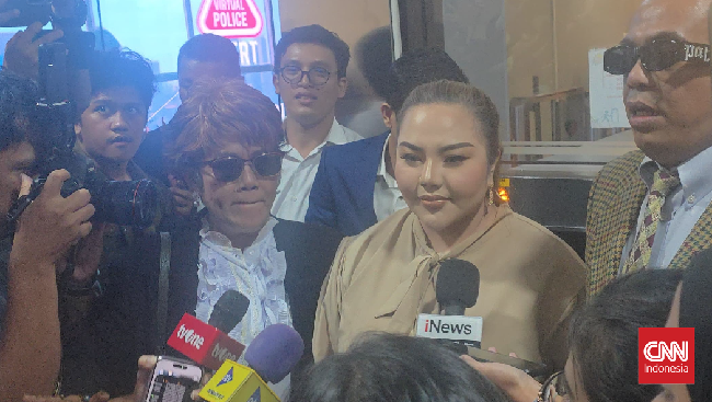 Selebgram Lisa Mariana menjalani tes DNA di Bareskrim Polri setelah eks Gubernur Jawa Barat Ridwan Kamil.
