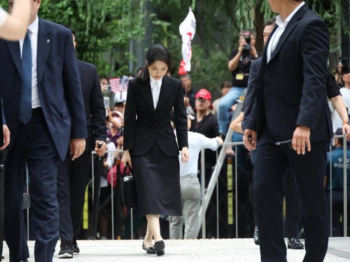 FOTO: Kim Keon Hee Jadi Eks Ibu Negara Korsel Pertama Status Tersangka