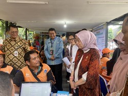 MenPAN-RB Tinjau CKG di RPTRA Kramat Pela, Pastikan Layanan Berjalan Baik