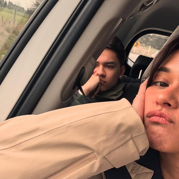 <p>Namun, mereka tak hanya liburan berdua saja. Melalui beberapa <em>postingan</em> terbarunya di Instagram, pasangan ini juga mengajak kedua anak mereka. &ldquo;Saat kesadaran itu muncul, saya kini bepergian dengan anak-anak yang &lsquo;tidak terlalu kecil&rsquo; lagi,&rdquo; tulis Nana.&nbsp;(Foto: Instagram@nanamirdad_)</p>