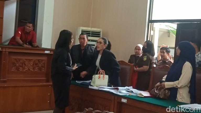 Nikita Mirzani saat ditemui di PN Jakarta Selatan.