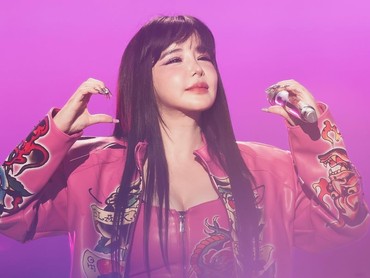 img-title Agensi Klarifikasi Soal Tuntutan Tak Masuk Akal Park Bom 2NE1 ke Yang Hyun Suk