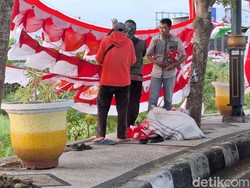 Satpol PP Mataram Bakal Tertibkan Pedagang Bendera di Badan Jalan