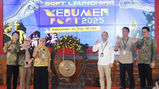 Bupati Kebumen Lilis Nuryani menegaskan bahwa Kebumen Fest 2025 bukan sekadar festival biasa, melainkan wujud cinta kepada tanah kelahiran.