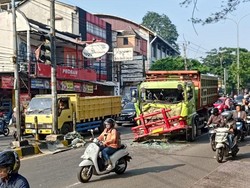 Lalin Ciputat Masih Macet Siang Ini, Mengekor hingga Exit Tol Pamulang
