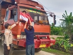 Polisi di Dumai Sambut HUT RI, Kibarkan Bendera di Truk hingga Rumah Warga