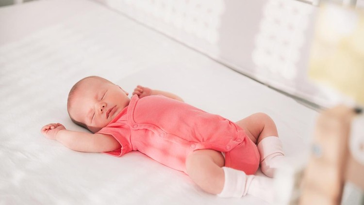 Posisi tidur bayi 3 bulan