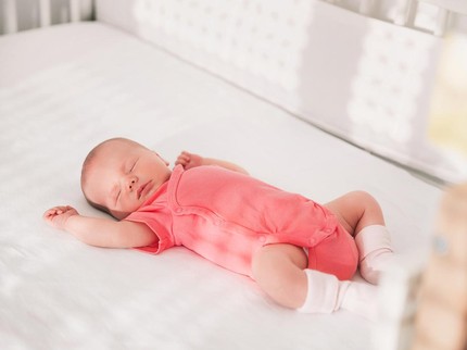 Ketahui Posisi Tidur Bayi 0-3 Bulan yang Benar