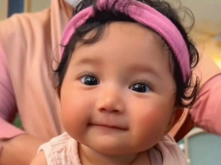 5 Potret Menggemaskan Baby Kayya Putri Kiky Saputri, Banjir Pujian Cantik bak Boneka