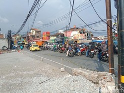 Pembangunan Bundaran Cihanjuang, Pengendara Tetap Was-was Lalin Masih Macet