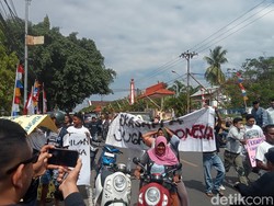 Warga Protes Tak Diizinkan PN Larantuka Rayakan 17 Agustus di Lapangan