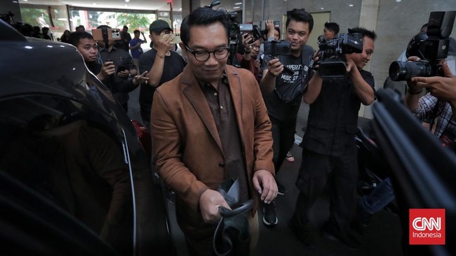 KPK Bakal Panggil Ridwan Kamil Usai Periksa Ilham Habibie KPK memanggil mantan Gubernur Jawa Barat Ridwan Kamil terkait dugaan korupsi proyek Bank BJB. Kerugian negara diperkirakan mencapai Rp222 miliar.