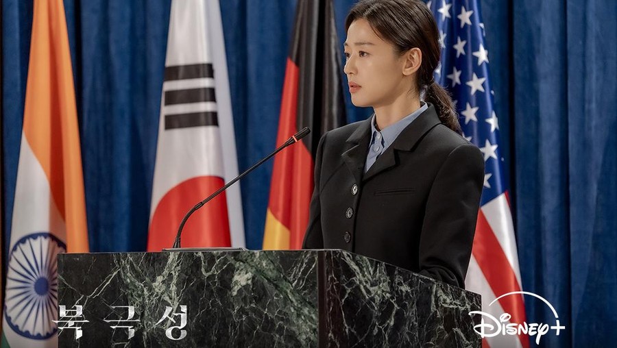 Jun Ji Hyun di drama Korea Tempest.