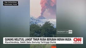VIDEO: Gunung Meletus, Langit Timur Rusia Berubah Merah Muda
