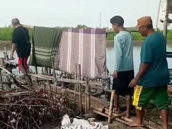 Viral Jenazah Ditandu Pakai Sarung di Eretan Indramayu